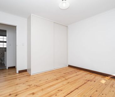 Comfortable Two-Bedroom Unit with private courtyard - Photo 6
