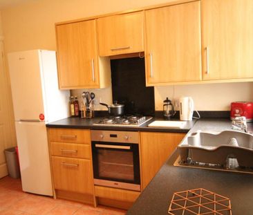 2 bedroom terraced house to rent - Photo 2