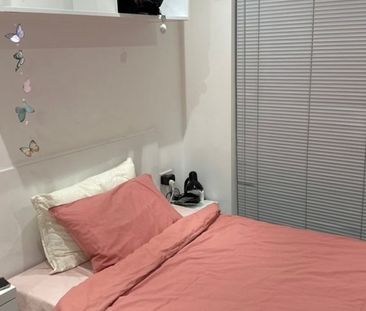 Room in a Shared Flat, Montgomery St, EH7 - Photo 2