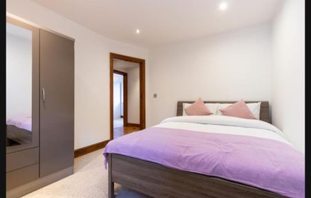 Room in a Shared House, Thursley Gardens, SW19 - Photo 4