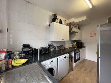 4 bedroom terraced house to rent - Photo 3