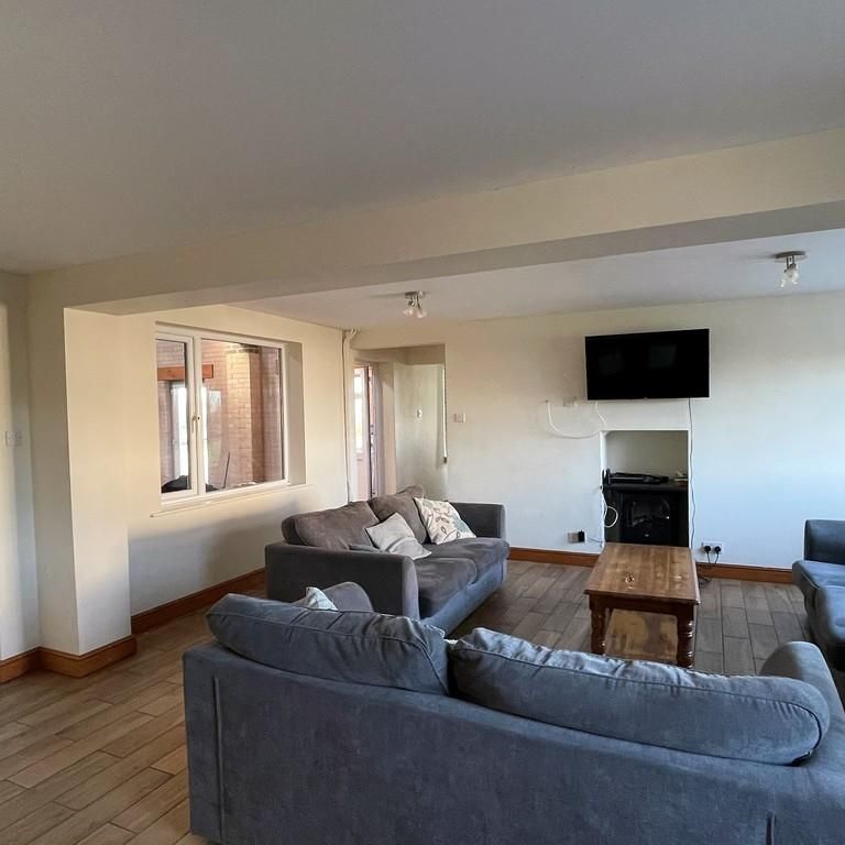 4 bedroom detached house to rent - Photo 1