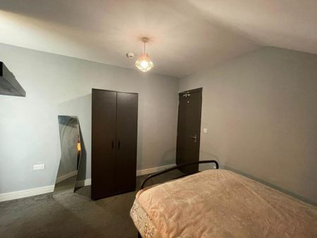 1 bedroom in a house share to rent - Photo 3