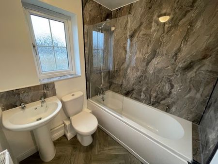 Modern Brick Built 3 Bedroom Semi Detached Close to Motorways, Trains and Bus Links - Photo 5