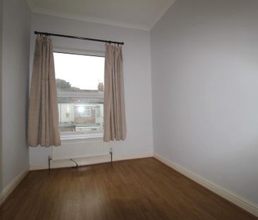 2 bedroom end of terrace house to rent - Photo 6