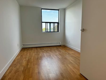 798 Richmond Street West - Photo 3