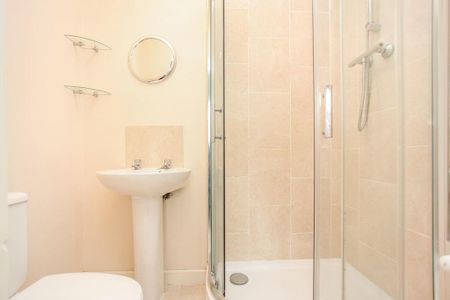 3 bedroom flat to rent - Photo 5