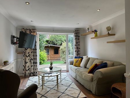 2 Bed Flat, Langthorne Street, SW6 - Photo 2