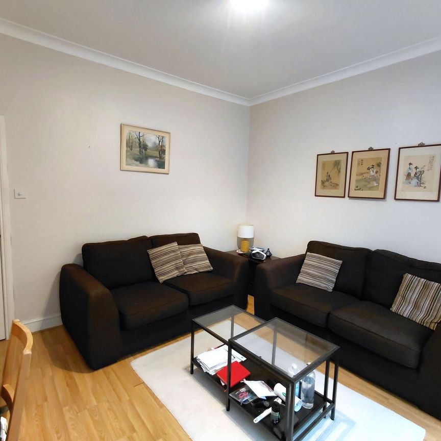 Finchley Road, London, NW11 - Photo 1