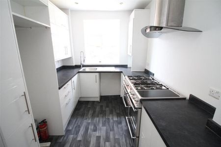 3 bedroom terraced house to rent - Photo 5