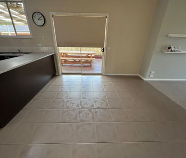 Classic 3Br Family Home in Point Cook! - Photo 3