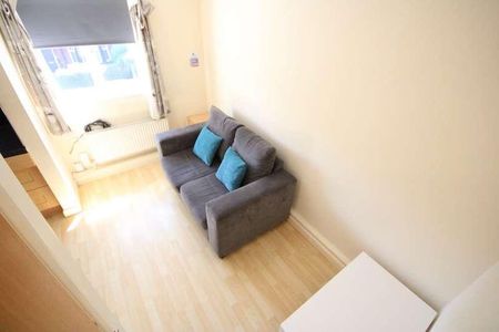 Delph Court, Woodhouse, Leeds, LS6 - Photo 2