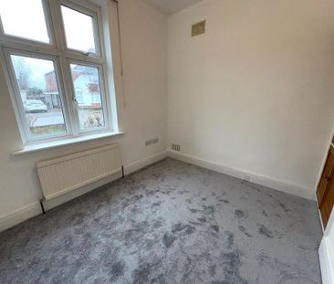 4 bedroom semi-detached house to rent - Photo 5