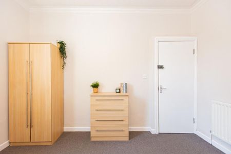 3 bedroom flat to rent - Photo 3