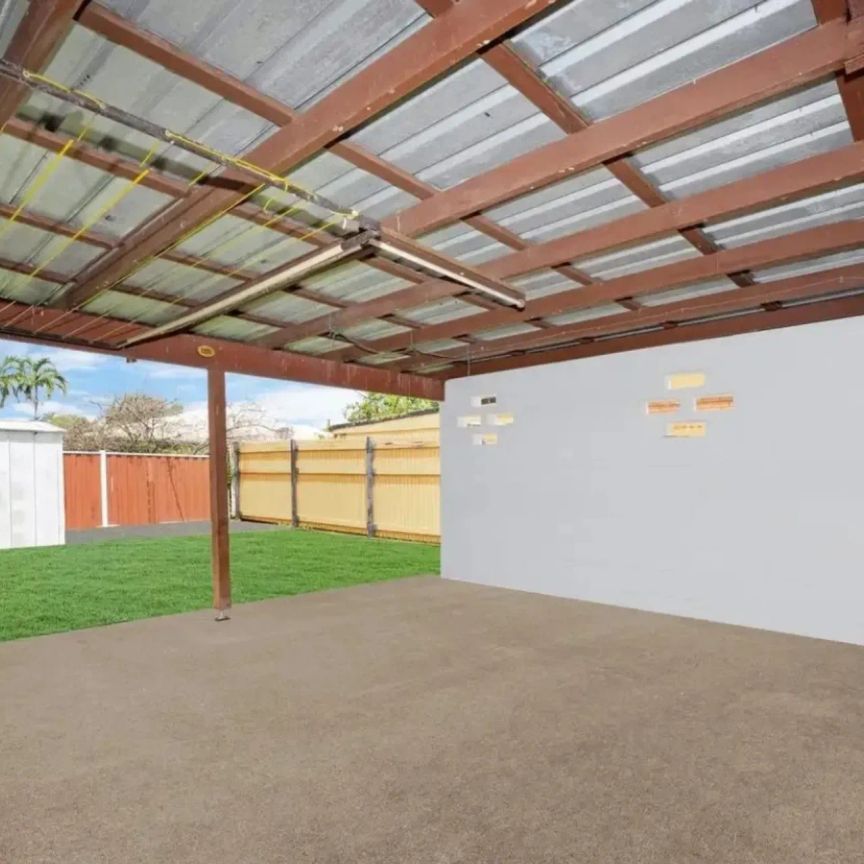 Spacious Family Home with Pool - Photo 1