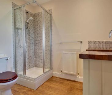 4 bedroom semi-detached house to rent - Photo 3