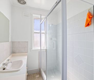 Easy Living in a Convenient Kingswood Location - Photo 6