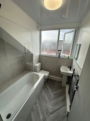 Room in a Shared House, Harold Place, LS6 - Photo 5