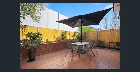 EXCEPTIONAL 2 BEDROOM TOWNHOUSE - Photo 2