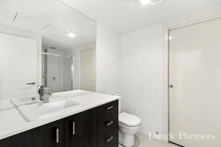 Stylish Modern Apartment in Prime Hughesdale Location - Photo 2