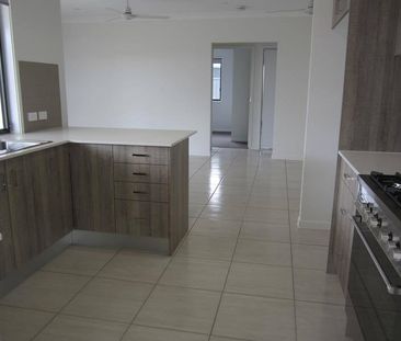 Executive Home with Fully Ducted A/C - Photo 6