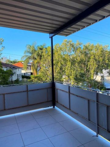 Two Bedroom Unit in Great Location - Photo 4