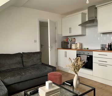 2 Bed Flat, Woodberry Grove, N4 - Photo 2