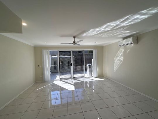 Modern Townhouse in Quiet Cul-De Sac - Photo 1