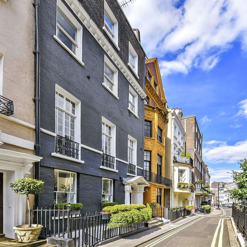 Well presented studio situated in a Grade II Listed Georgian building in the heart of Mayfair - Photo 1