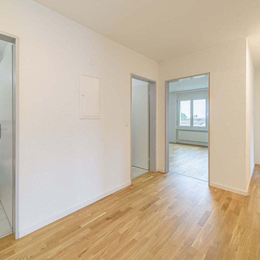 Moderne 2.5 Zimmer Wohnung im EG - Photo 1