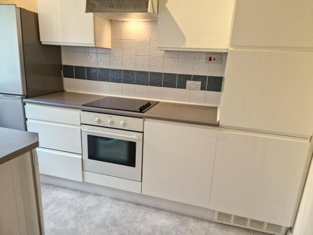 2 bedroom flat to rent - Photo 3