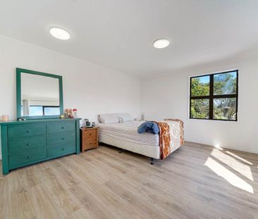 MT ALBERT, 3 BEDROOMS - Photo 3