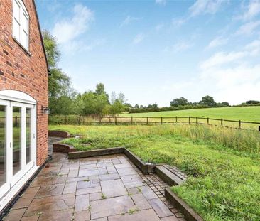 A detached two storey cottage originally constructed in the 1800's ... - Photo 6