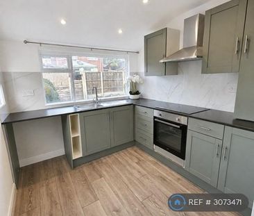 3 bedroom semi-detached house to rent - Photo 3