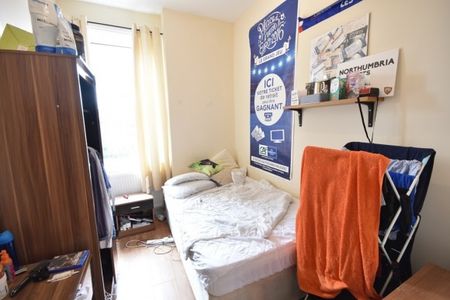 3 Bed - Trewhitt Road, Heaton - Photo 5