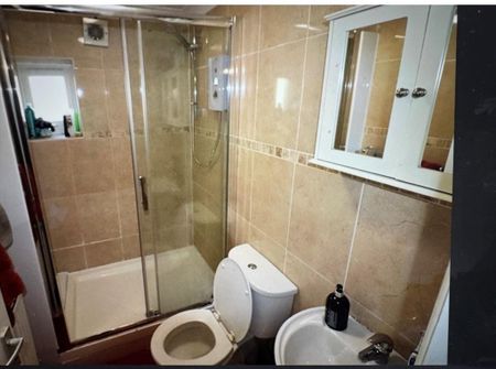 8 bedroom property to rent - Photo 5