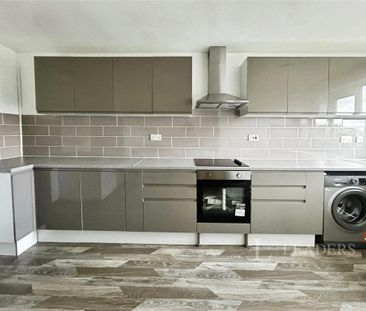 3 bedroom flat to rent - Photo 5