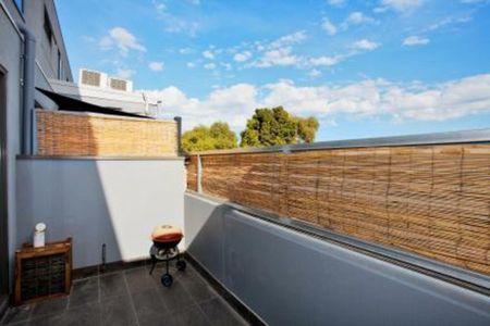 CHIC MODERN LIVING IN TOP LOCALE! - Photo 3