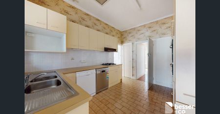 LARGE FAMILY HOME WITH HUGE BACKYARD AND NEIGHBOURING ALLNUT PARK | BESSER+CO - Photo 4