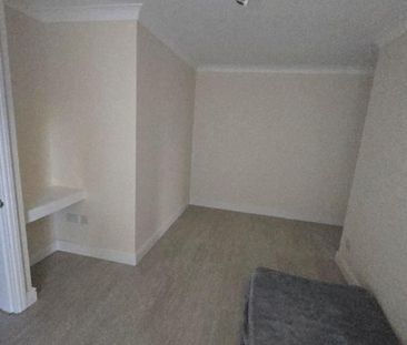 6 bedroom bungalow to rent - Photo 1