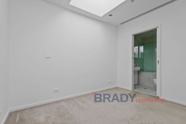 2405/25-33 Wills Street, Melbourne - Photo 1