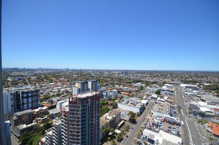 Beautiful Two Bedroom Apartment with Stunning Views&excl;&excl;&excl;&excl; - Photo 5