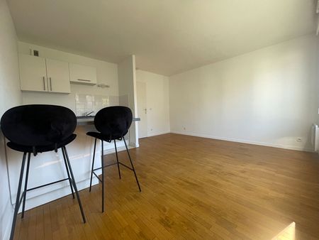 Location Appartement 1 pièce 25m² - Photo 2