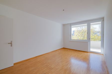 Generous 4.5-room apartment in a quiet neighborhood - Photo 5