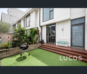 233/117 Studio Lane, Docklands, Vic 3008 - Photo 2