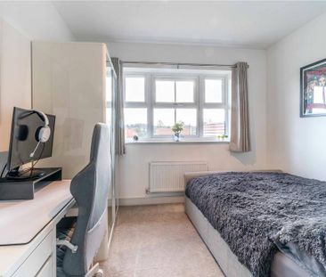 3 bedroom detached house to rent - Photo 4