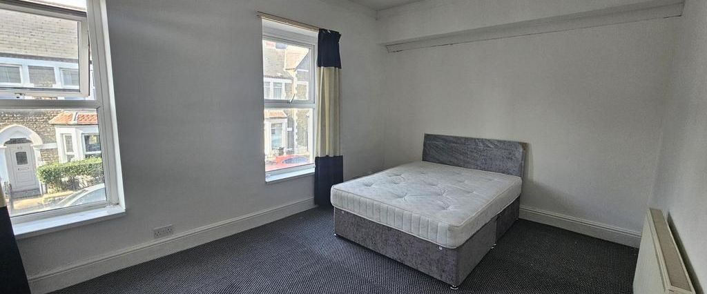 1 bedroom in a house share to rent - Photo 1