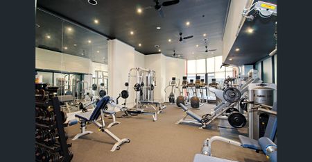 OVERSIZED CITY APARTMENT | Furnished - Photo 3