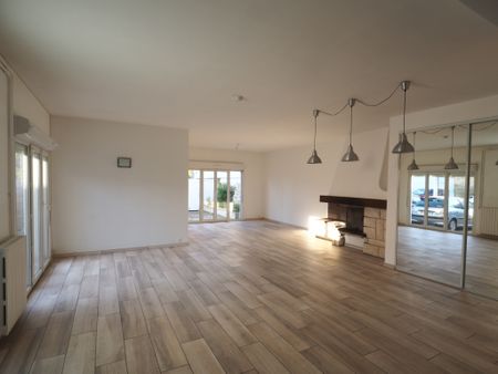 Location Appartement 6 pièces 154m² - Photo 3