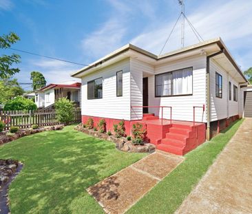 Charming Character Chamfer in Convenient Newtown Location! - Photo 3